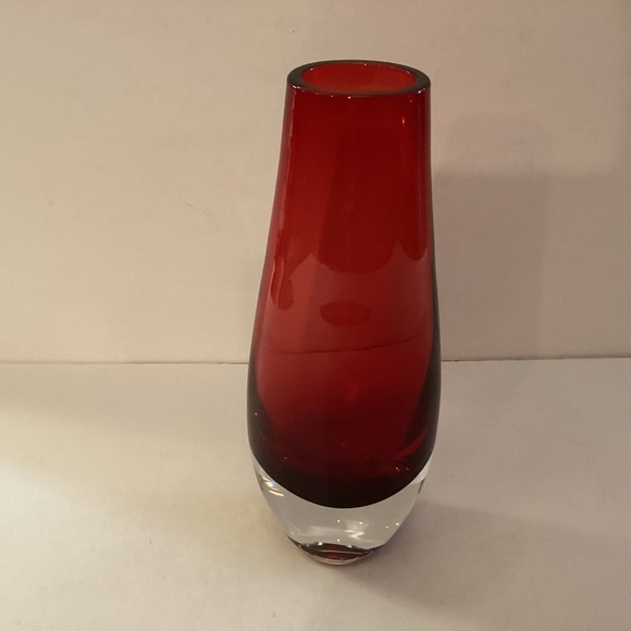 Ruby red vase clear heavy bottom 8 1/2” - Picture 3 of 8